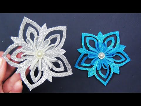 Видео: Как сделать красивую снежинку из фоамирана DIY - Простая снежинка из   глиттерного фоамирана DIY