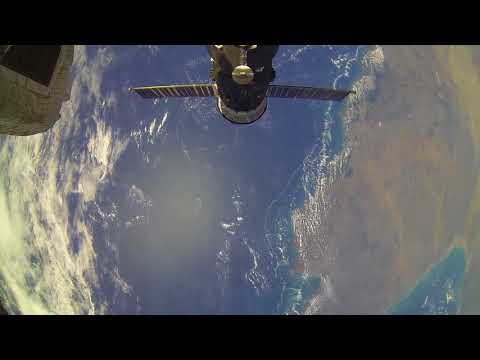 Видео: Пролетаем над Большим Барьерным Рифом (вид из космоса)