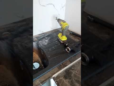 Видео: Как вырезать отверстие в каменной мойке под смеситель?