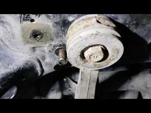 Видео: Особенности откручивания болтов рулевой рейки Тойота Прадо 120