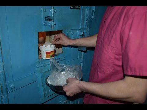 Видео: Как собрать посылку близкому в тюрьму
