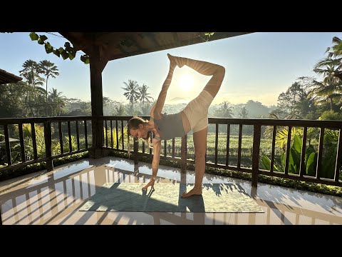 Видео: Йога Флоу | Всё тело | 30 минут | Йога для продолжающих