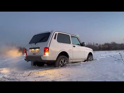Видео: Застрял на ниве. Нива провалилась под снег. #нива