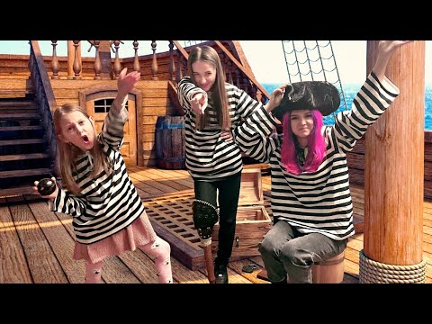 Видео: ПОБЕГ ИЗ ЗАТОПЛЕННОГО КОРАБЛЯ! Девочки решили найти Сокровище и оказались Взаперти!