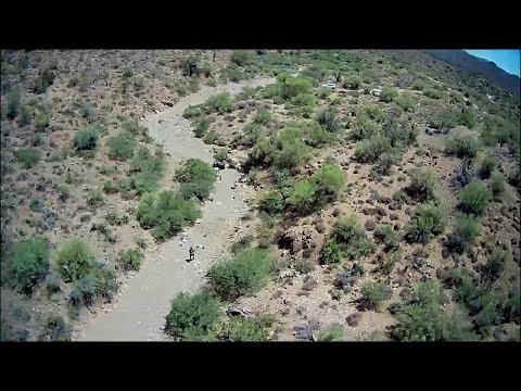 Видео: металлоискателем, где мы нашли большие самородки в Аризоне