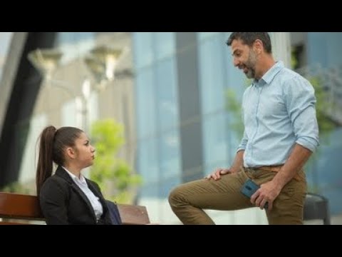 Видео: Одинокую мать уволили за опоздание — после того, как она помогла раненому мужчине… не зная, кто он