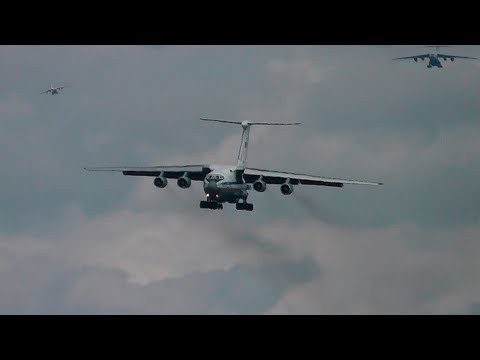 Видео: Авиабаза КУБИНКА - ИЛ-76 Заход и Посадка с Парковкой!