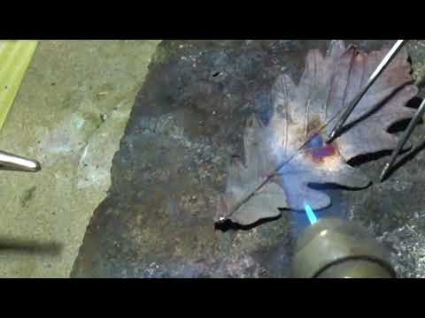 Видео: Как убрать трещину на медном листе после после обжига