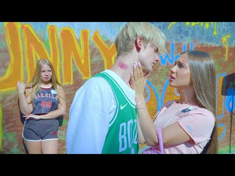 Видео: Red Devils + момчета ❤️ Нови момичета ще заменят ли мажоретките Bunny? Неудобни ситуации с целувки