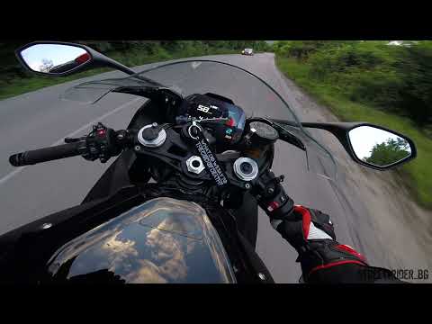 Видео: BMW S1000RR 2021 Първа разходка с новия мотор по дефилето