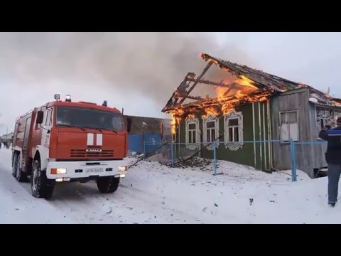 Видео: Пожар в деревне Верхний Томлай (полная версия) 13.02.2016