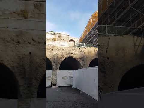 Видео: нижние ярусы Герколанума, тысячи скелетов, спрятанные туннели и засыпанные проходы 