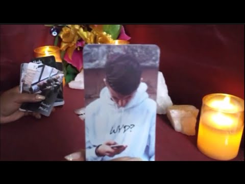 Видео: 🥸Кто-то одержим и отчаянно ждет от вас реакции...гадание на Таро￼