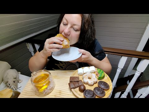Видео: Мукбанг Заливной рыбный пирог 🥧 Сладости с чаем 🍵