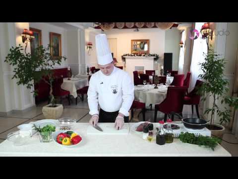 Видео: Теплый салат с телятиной