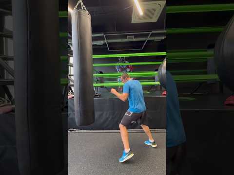 Видео: Выход на скачке назад→вход правый прямой→левый боковой по печени #boxing #kickboxing #mma #prihod