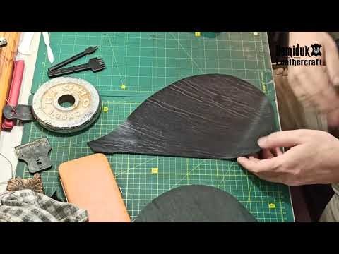 Видео: Шьем сумку из кожи без выкроек и лекал. CROSS BODY, Бананка, Слимс. Работа в кожевенной мастерской