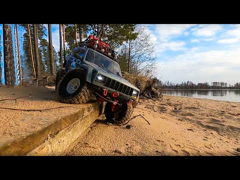 Видео: Соревнование между Аxial scx10 ii VS Traxxas trx 4 mercedes benz g500