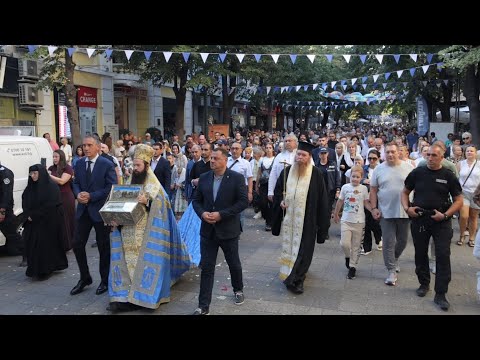 Видео: Честният пояс на Пресвета Богородица бе посрещнат в Бургас на Кръстовден