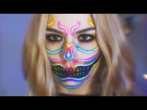Видео: РАДУЖНЫЙ НЕОНОВЫЙ ЧЕРЕП // цветной МАКИЯЖ на ХЭЛЛОУИН // owl mood
